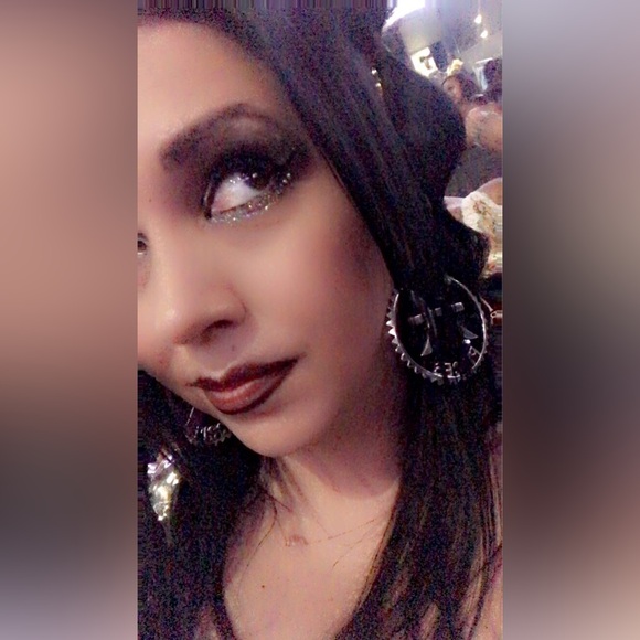 Meet your Posher, Nicole - Picture 4 of 10